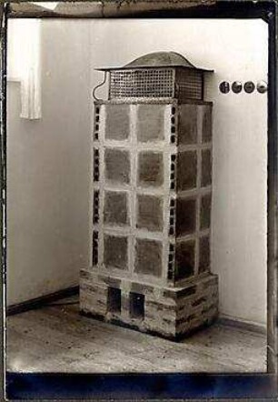 Fischer, Theodor; Planegg bei München (Bayern); Ev. Waldkirche - Kachelofen