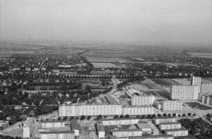 Luftaufnahme, Blick von Westen auf die John-Locke-Siedlung. Berlin-Lichtenrade, John-Locke-Straße