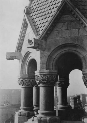 Dresden-Neustadt. Bau der Garnisonkirche 1895-1900. Einlage im Turmknopf. Südöstlicher Treppenturm. Teilansicht