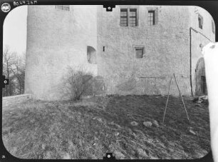 Heldburg (Bad Colberg-Heldburg). Veste Heldburg (Baubeginn 12. Jh.). Amtsbau mit Hauptturm. Teilansicht von Süden