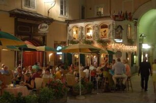 Salzburg - Abends am Kranzlmarkt : Altstadt am Kranzlmarkt in Salzburg, aufgenommen 2006
