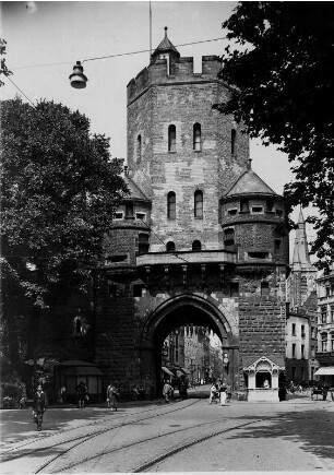 Köln am Rhein. Ansicht der Severinstorburg am Clodwigplatz