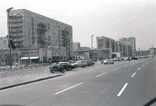 Berlin: Ost; Hochbauten an der Karl Marx Allee, am U-Bahnhof Schillingstraße