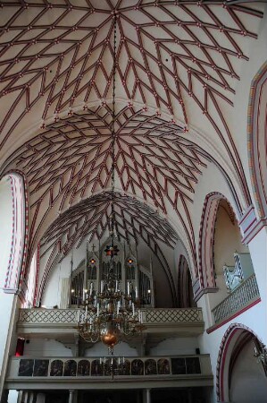 Johanniskirche : Sternengewölbe in der 1297 erbauten Johanniskirche. Aufgenommen im Juni 2008. Foto Uwe Gerig