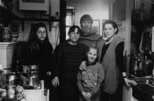 Familie B. (Grafiker, Gartenarchitektin) in der Küche