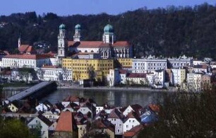 Passau, Stadtübersicht mit Dom, Frühjahr 2001