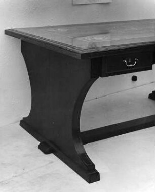 Handwerksausstellung München, 8.6. 1951. Teilansicht eines Couchtisches
