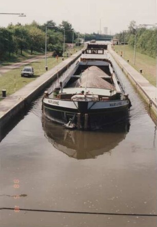 Anfahrversuch am Stoßschutz Schleuse Petershagen/Weser