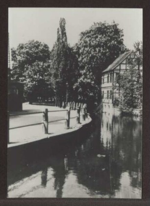 Wallgraben und Wall. Detmold. Blick von der Brücke am Hornschen Tor. Sammlung Starke