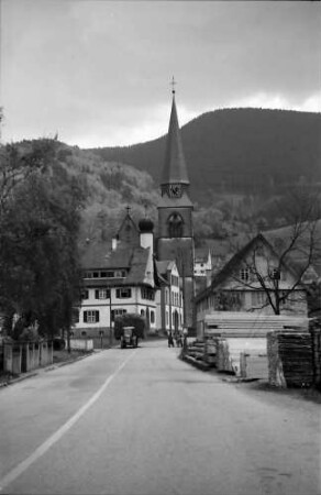 Bad Griesbach: Bad Griesbach mit Kirche und Straße