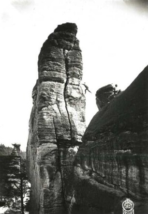 Sächsische Schweiz, Rathener Gebiet. Lokomotive. Oswald Kunis beim Sprung zur Esse