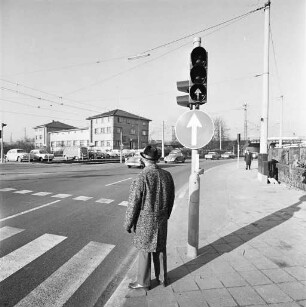 Inbetriebnahme der neuen Signalanlage an der Einmündung des Dammerstockwegs in die Albtalstraße.