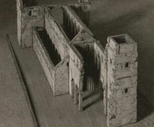 Paulinzella. Modell (Kork) der Ruine der Klosterkirche. Ansicht von Nordwesten