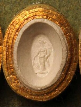 Stehende Fortuna mit Füllhorn und Ruder (Daktyliothek, Erstes Mythologisches Tausend)