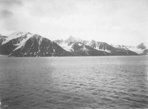 Steilküste mit Gletschern : Vestland, Spitzbergen (Norwegen) Steilküste mit Gletschern
