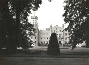 Schloss Sibyllenort : Sibyllenort (Szczodre, Polen). Schloß (1851/1867; C. H. W. Wolf). Schauseite über den Park