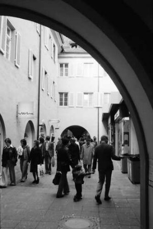 Freiburg: Passage am Schwarzen Kloster