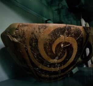 Athen. Archäologisches Nationalmuseum 5932. Tiefe Schüssel, Dimíni-Stil. Aus Sesklo. 1. Hälfte 3. Jt.