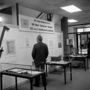 Tischlerinnung Stormarn: Hindenburgstraße: Filiale der Volksbank Stormarn: Ausstellung zu 90 Jahre Stormaner Tischlerinnung, 150 Jahre "Tischleramt OldesIoe" und 250 Jahre "Tischlerzunft zu Oldesloe"