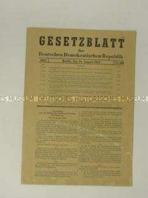 Gesetzblatt der DDR mit dem Gesetz über die örtlichen Organe der Staatsmacht und dem Gesetz über die Verkürzung der Arbeitszeit