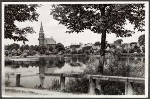 Ortelsburg (Szczytno/Polen). Blick über den See zur Katholischen Marienkirche