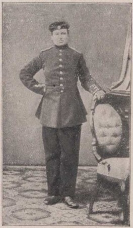 Fotografie von Bertha Weiß in Uniform