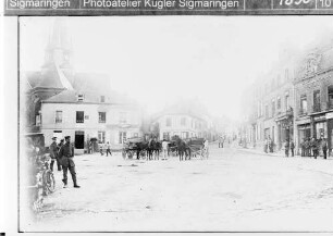 Grandpré, Hauptplatz mit Soldaten und Gespannen