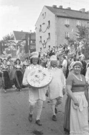 Teilnehmer des historischen Festzugs der Stadt Lauter (Sachsen) zum 800jährigen Jubiläum
