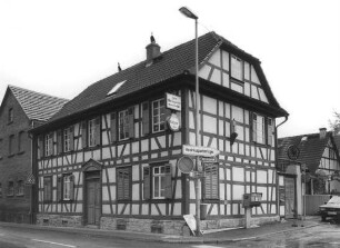 Ehem. Pfarrhaus; Frankfurt, Kalbacher Hauptstraße 15