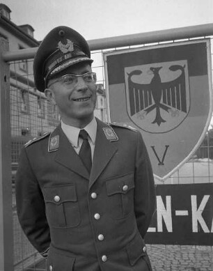 Einzug des Luftwaffen-Fernmelde-Bataillons 775 in der Mackensen-Kaserne.