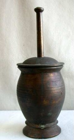 Mörser mit Deckel und Pistill