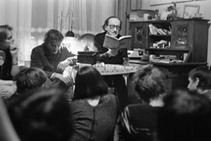 Heiner Müller und Sascha Anderson bei einer Lesung in einer Privatwohnung, Magdeburg