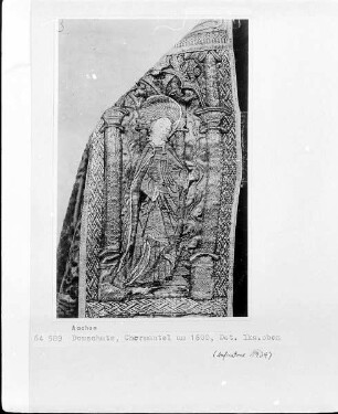 Chormantel mit Heiligendarstellungen — Stäbe mit Darstellungen von weiblichen Heiligen