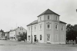 Wohnhaus mit Laden