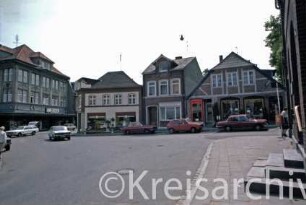 Hude 2, 3, 4: Häuser von rechts nach links: rechts Einmündung von Straße Kirchberg: links Kaufhaus Haerder, Einmündung von Besttorstraße