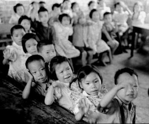 Kindergarten, Kindergruppe in einem Zimmer : Chengdu (China). Kindergarten, Kindergruppe in einem Zimmer