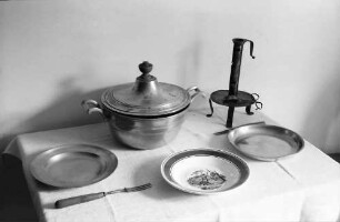 Hausen: Hebelmuseum, Gedeckter Tisch mit Öllicht