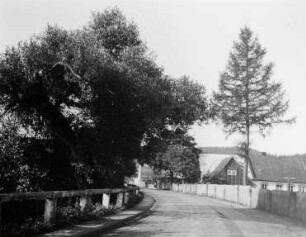 Straße durch Kummer (heute Hradčany/Tschechische Republik) : Kummer