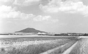 Markersdorf-Friedersdorf. Blick vom ehem. Holländermühlenstandort auf die Landeskrone