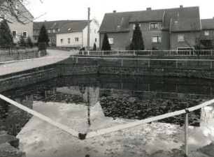 Obergurig-Schwarznaußlitz. Ortsteilansicht. Blick über den Dorfteich