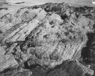 Küstenformation : Markante, felsige Küstenformationen