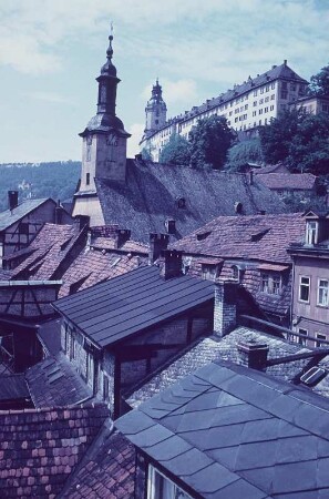 Rudolstadt. Stadtansicht mit Turm des Alten Rathauses (Stiftsgasse) und Schloss Heidecksburg
