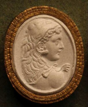 Profilkopf der Omphale, mit der Löwenhaut bekleidet (Daktyliothek, Erstes Mythologisches Tausend)