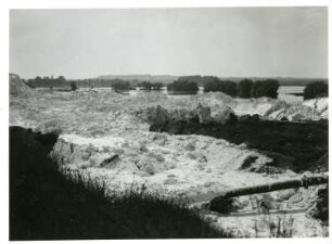 Hochwasserkatastrophe 1933 der Saale zwischen Bernburg und Nienburg. Von Kalkmassen zugeschüttetes Flussbett