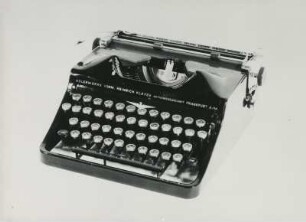 Schreibmaschine "Kleinadler Modell 32" der Adlerwerke vorm. Heinrich Kleyer