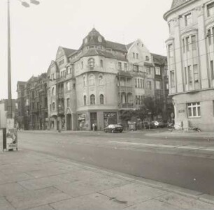 Wohnhaus mit Läden