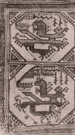 Teppichfragment mit Drachen- und Phönixkampf