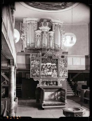 evangelische Pfarrkirche; Altar und Orgel