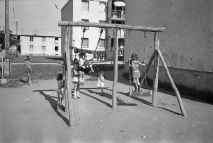 Spiele der Kinder in der Bellenäckersiedlung