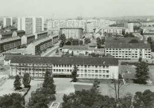 Dresden-Seevorstadt-Ost. Blick vom Hochhaus Wiener Straße mit Schule und Feierabendheim (1959-1960; H. Wolf, W. Wunderwald, W. Hänsch) nach Westen